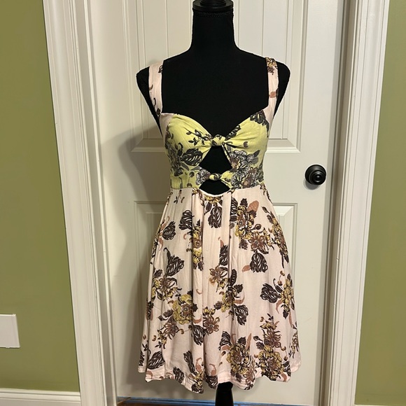 Free People Dresses & Skirts - Airy and flowy Free People Dress